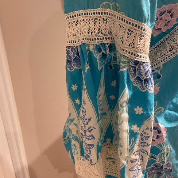 Tiffany blue bohemian top with bell sleeves. - Picture 4 of 7